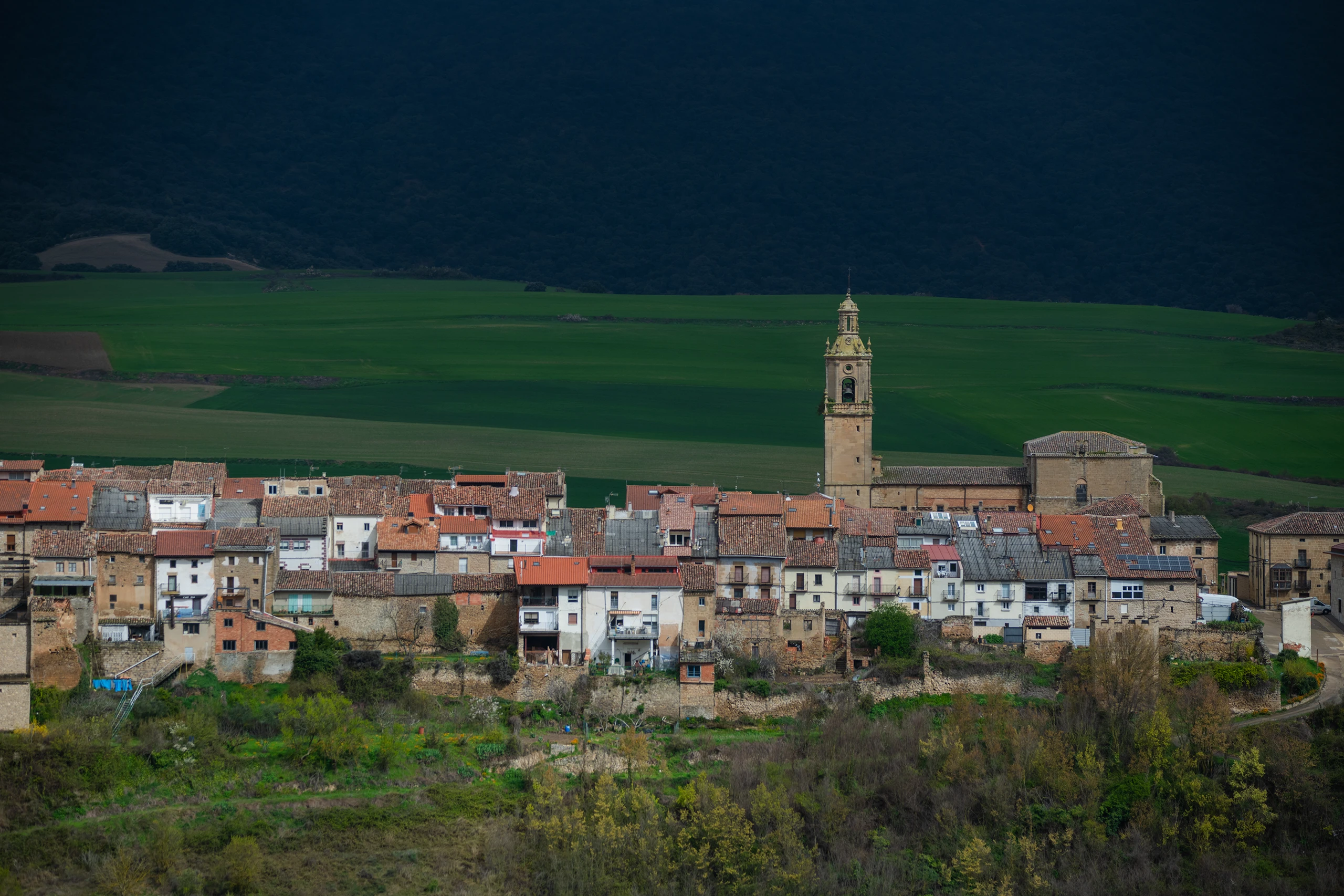 Una villa amurallada con alma medieval