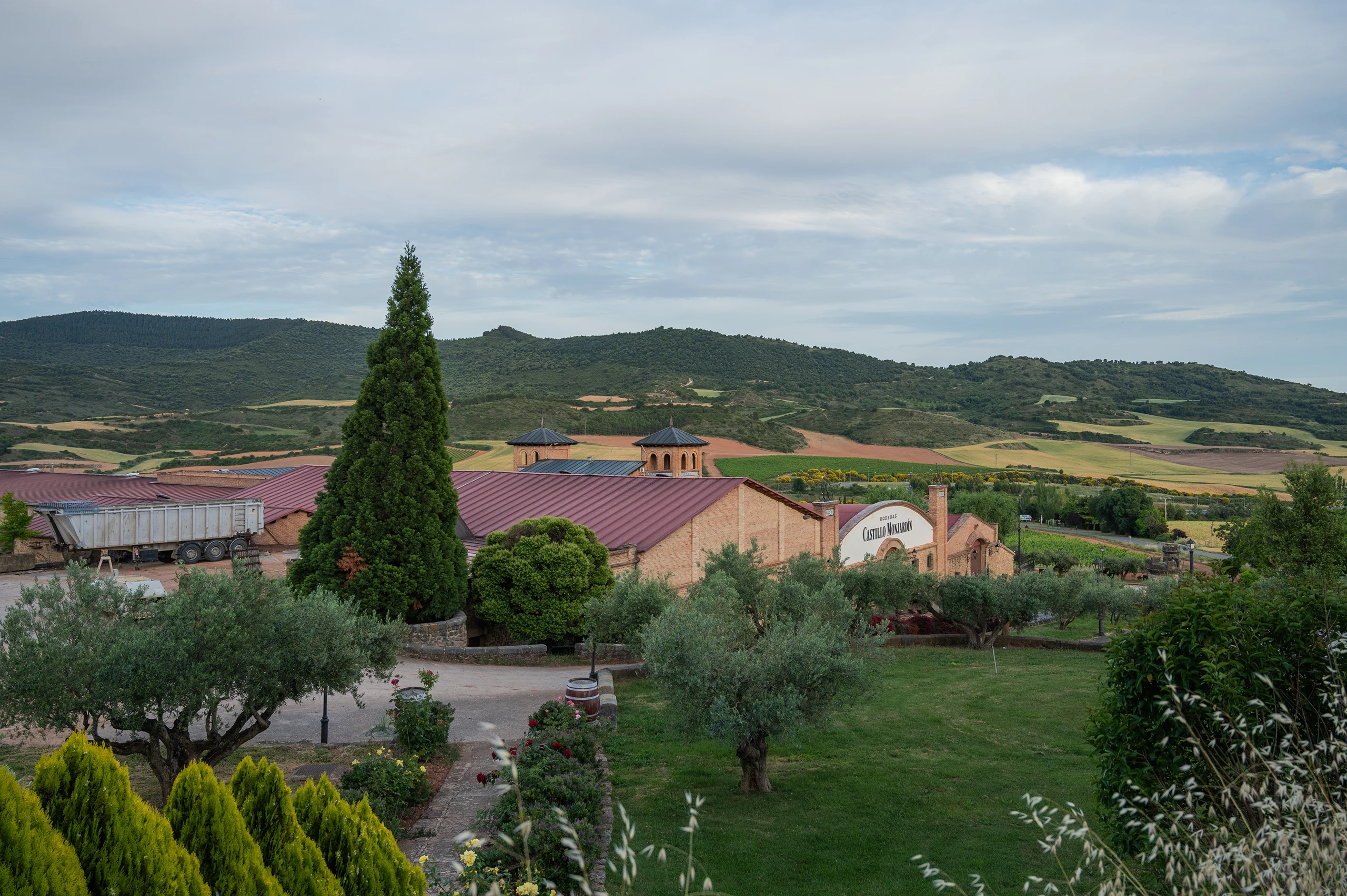 Foto 1 - Bodegas Castillo de Monjard&iacute;n