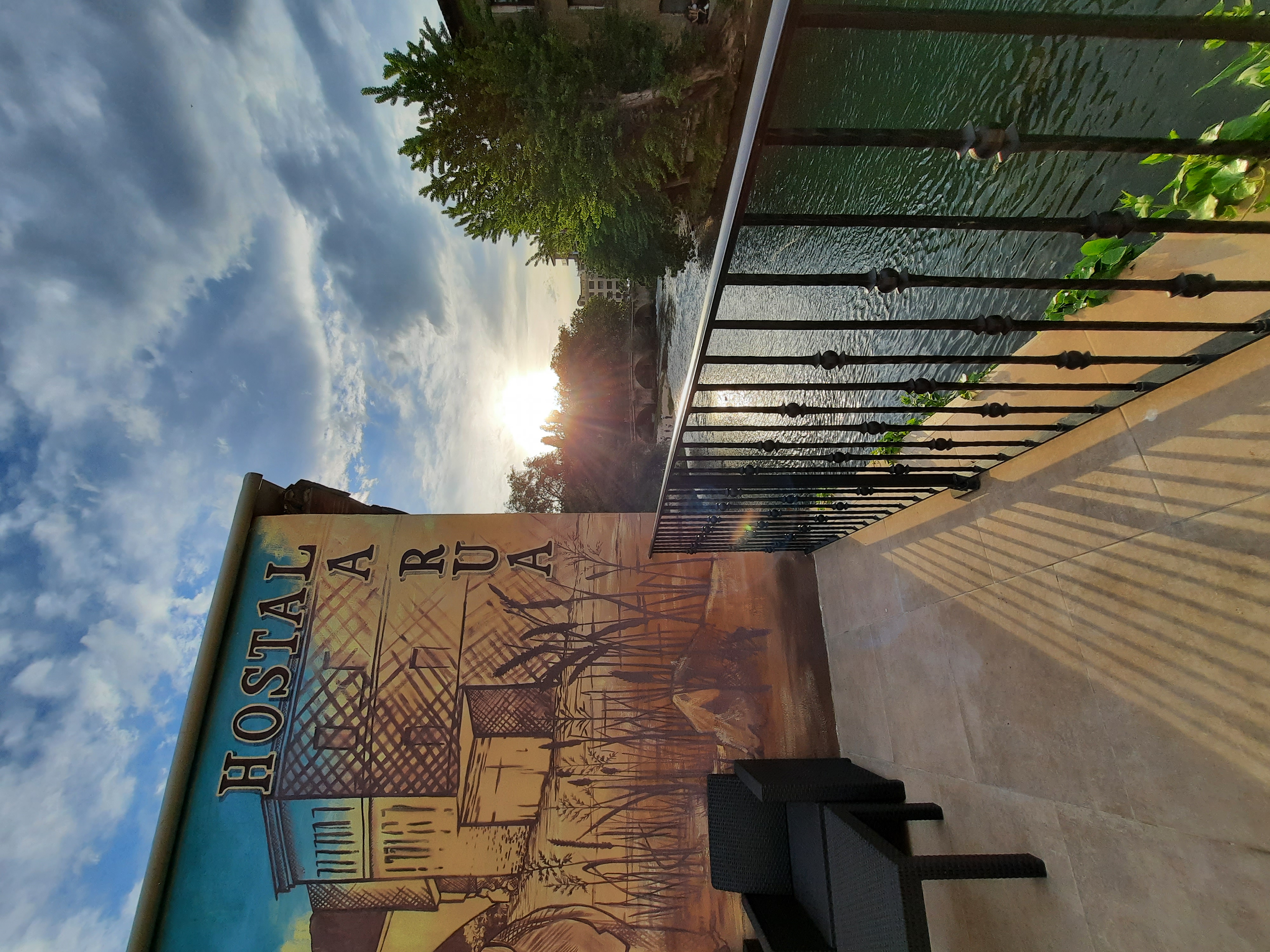 Hostal La R&uacute;a